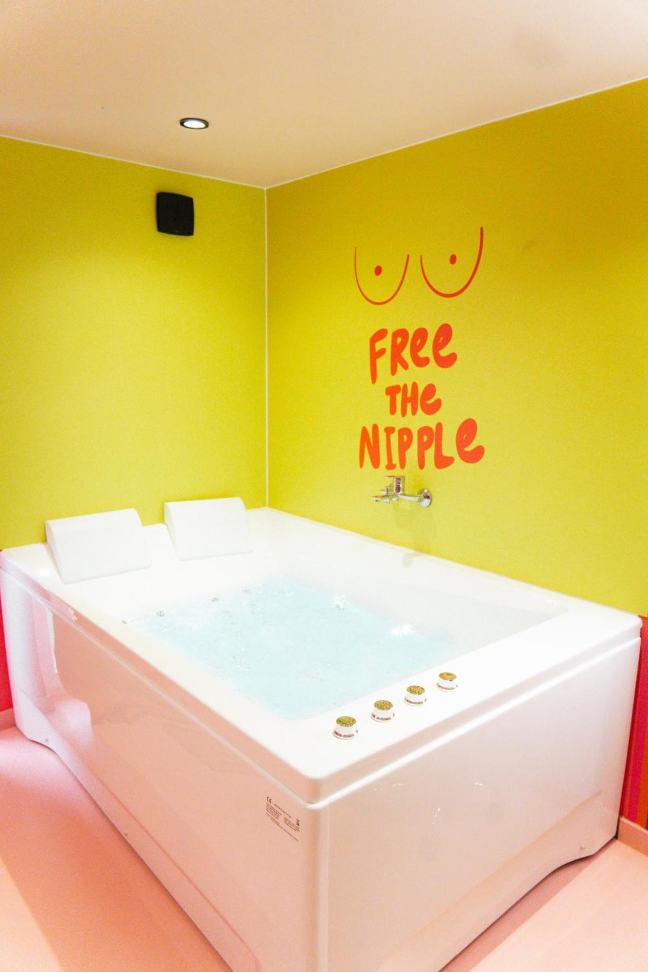 Capsule Girl Power Spa - Balneo - Sauna - Karaoke - Billard - 2 Chambres Шарлеруа Екстер'єр фото