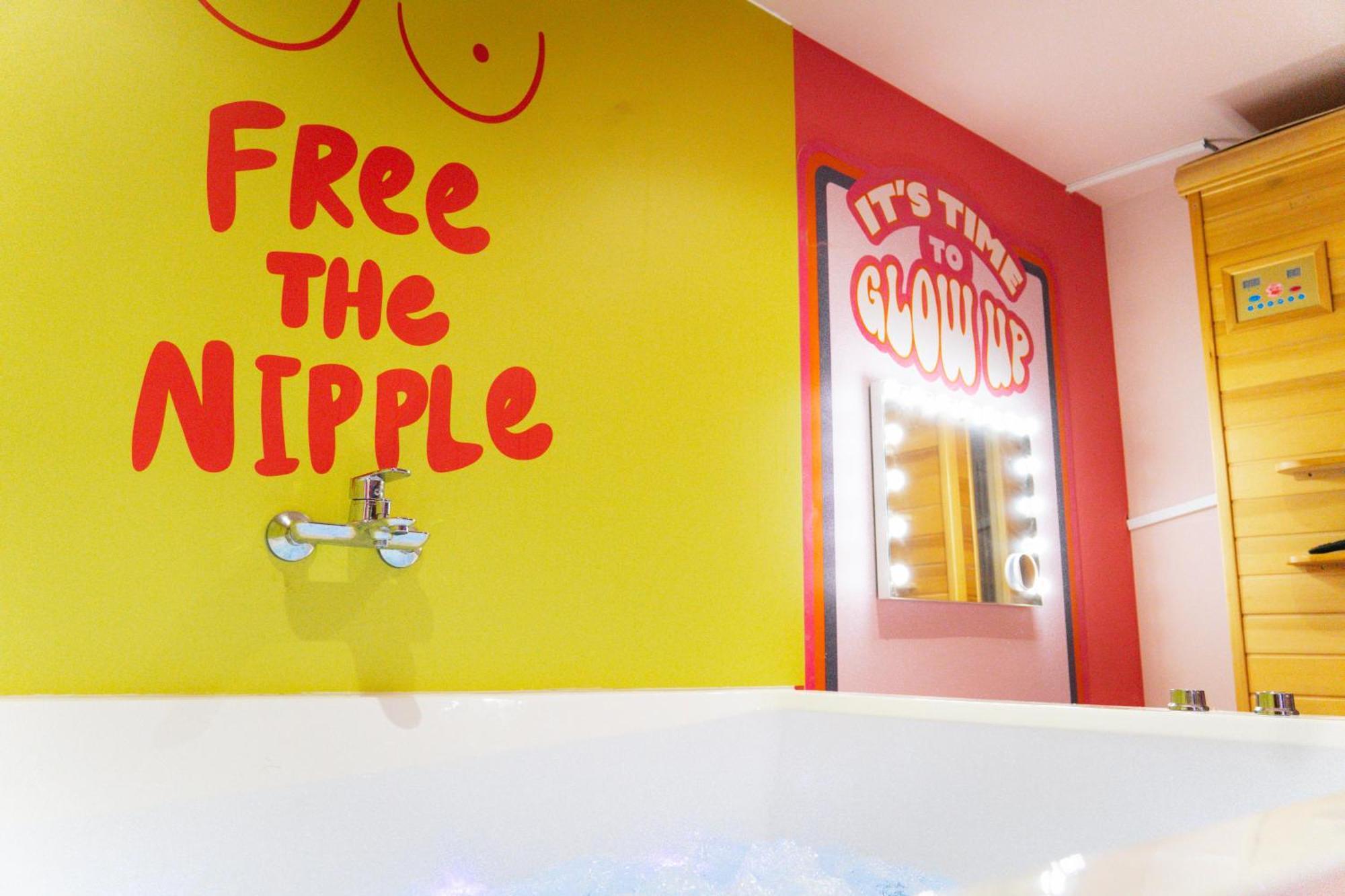 Capsule Girl Power Spa - Balneo - Sauna - Karaoke - Billard - 2 Chambres Шарлеруа Екстер'єр фото