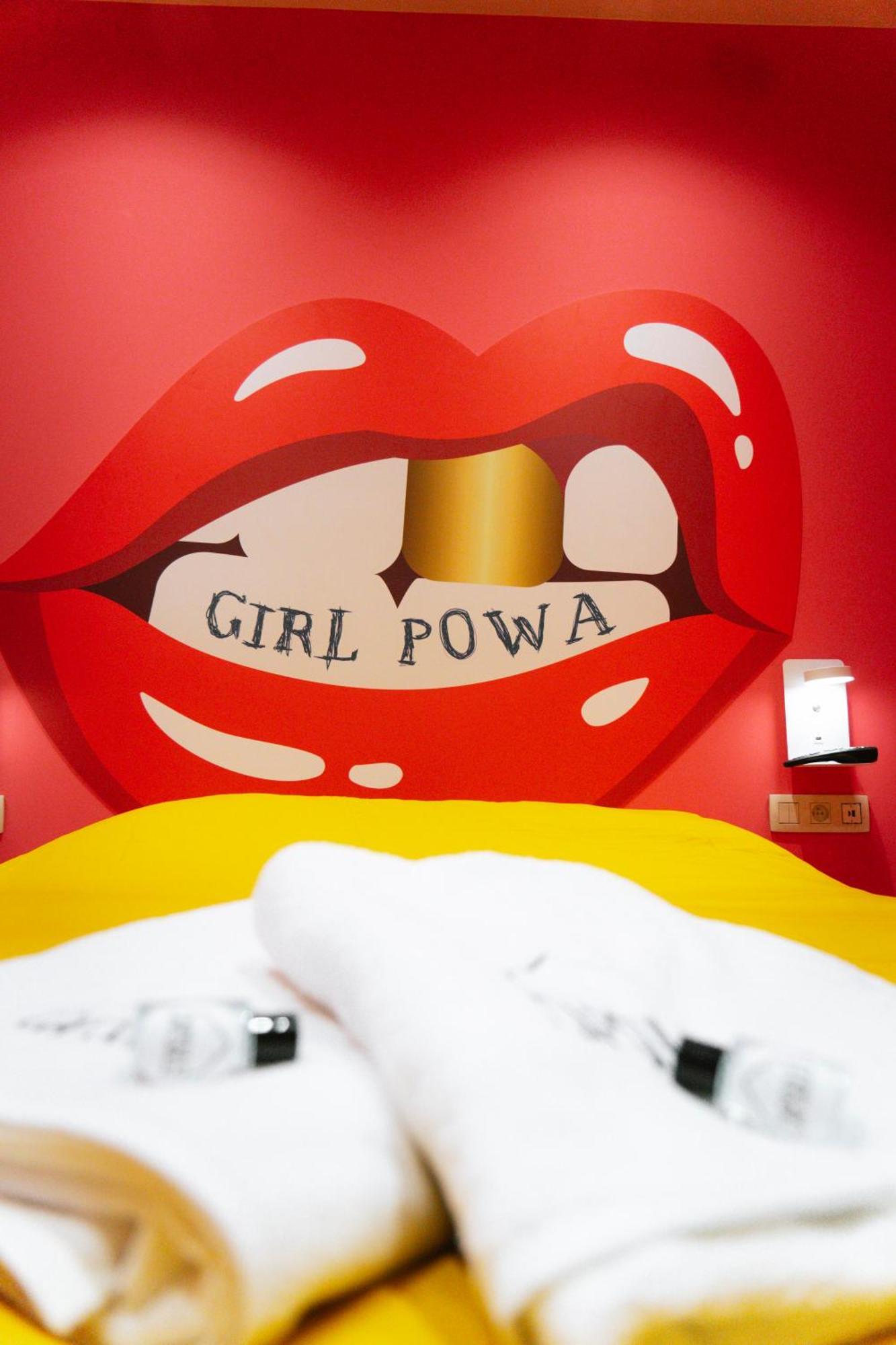 Capsule Girl Power Spa - Balneo - Sauna - Karaoke - Billard - 2 Chambres Шарлеруа Екстер'єр фото